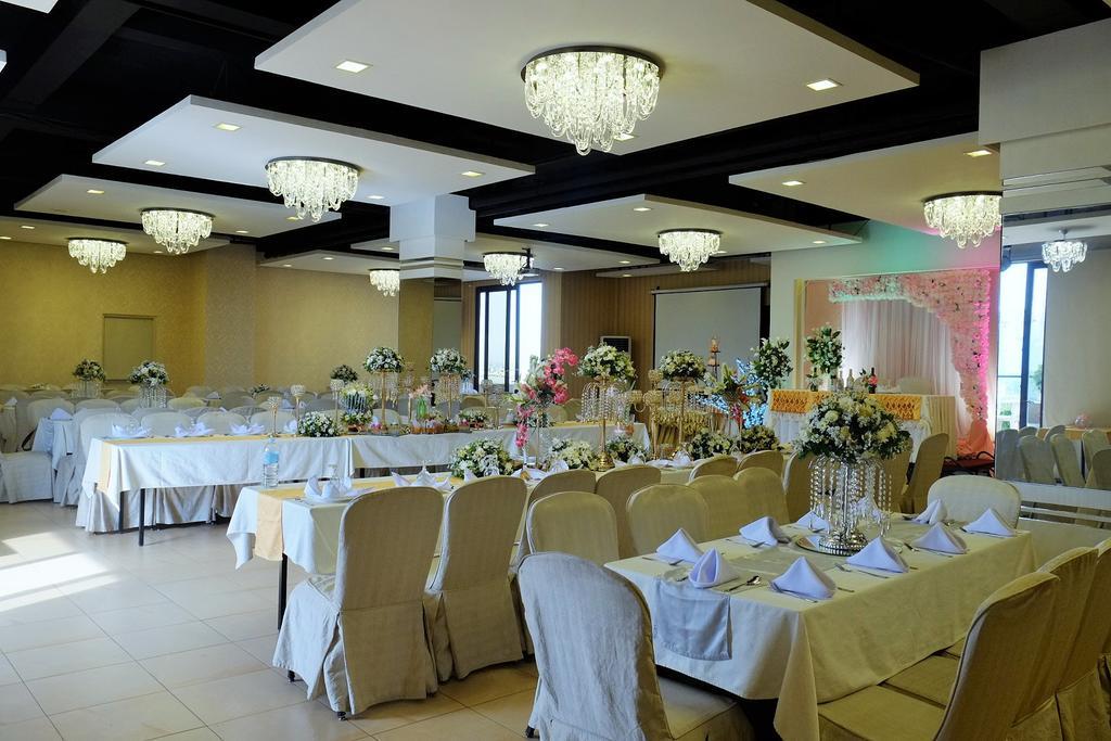 Castle Peak Hotel Cebu Exterior foto